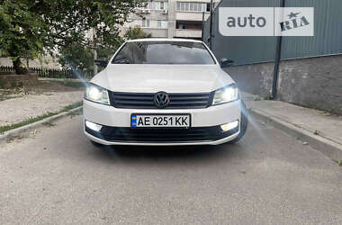 Седан Volkswagen Passat 2011 в Днепре