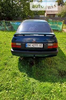 Седан Volkswagen Passat 1989 в Ровно