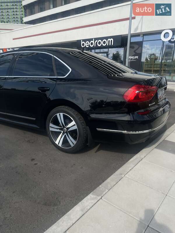 Седан Volkswagen Passat 2016 в Киеве