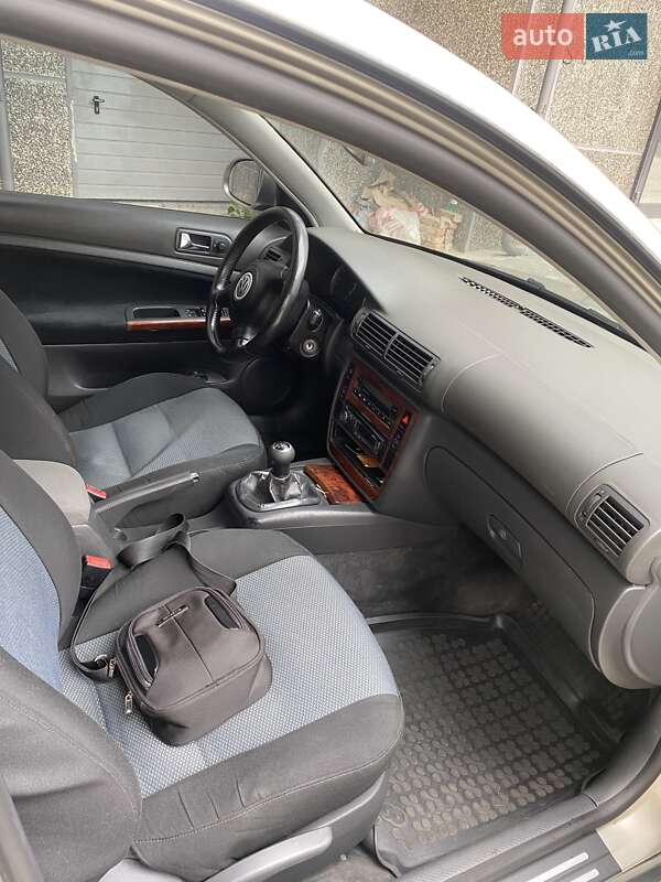 Седан Volkswagen Passat 2003 в Ивано-Франковске