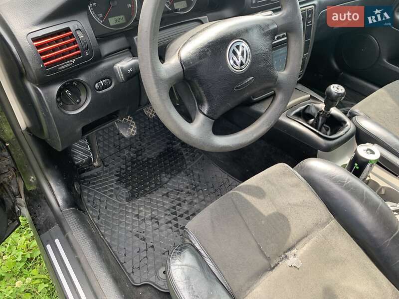 Седан Volkswagen Passat 2001 в Мостиске