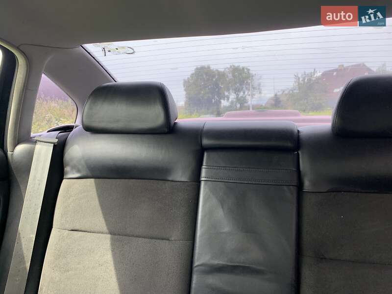 Седан Volkswagen Passat 2001 в Мостиске