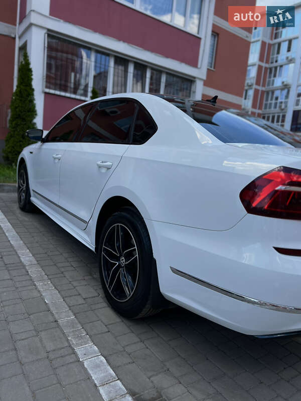Седан Volkswagen Passat 2016 в Днепре