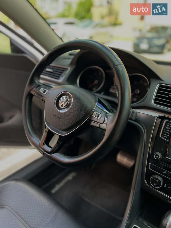 Седан Volkswagen Passat 2016 в Днепре