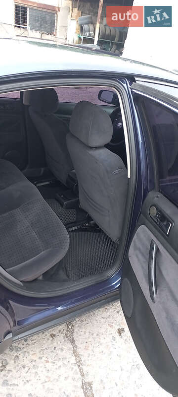 Седан Volkswagen Passat 1998 в Одессе