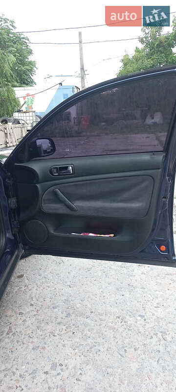 Седан Volkswagen Passat 1998 в Одессе