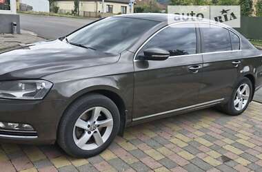 Седан Volkswagen Passat 2013 в Сваляве