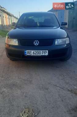 Седан Volkswagen Passat 1999 в 