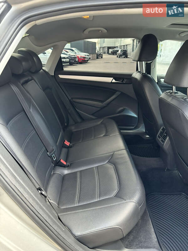 Седан Volkswagen Passat 2013 в Киеве