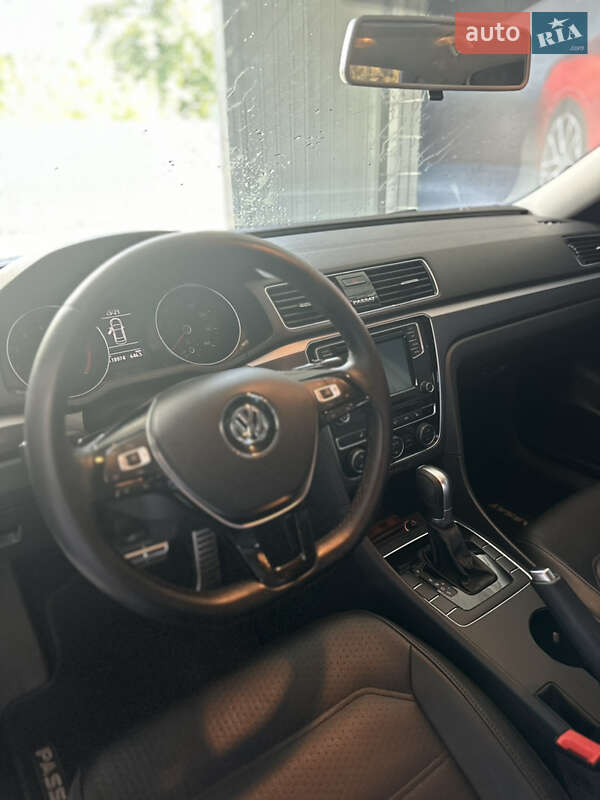 Седан Volkswagen Passat 2018 в Киеве