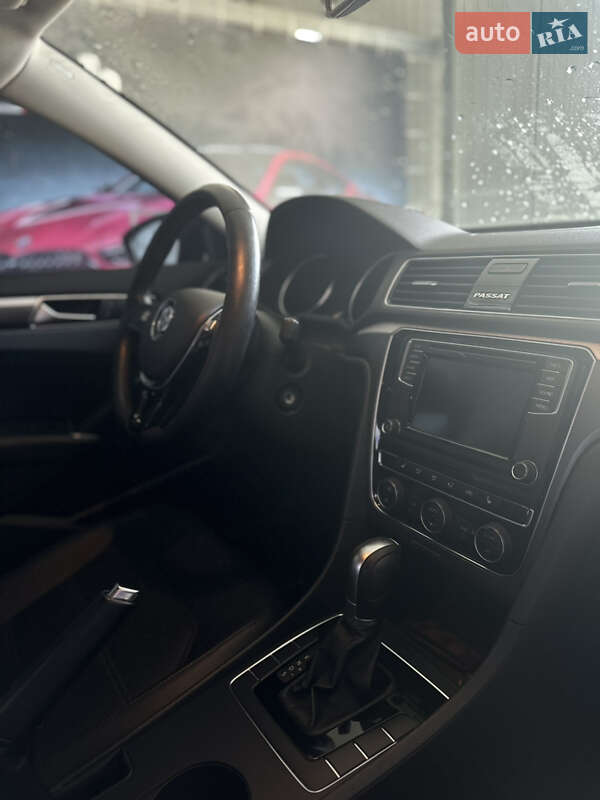 Седан Volkswagen Passat 2018 в Киеве