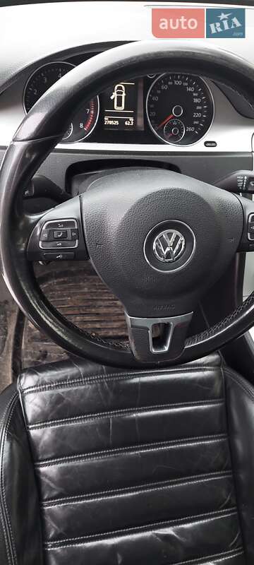 Универсал Volkswagen Passat 2010 в Киеве