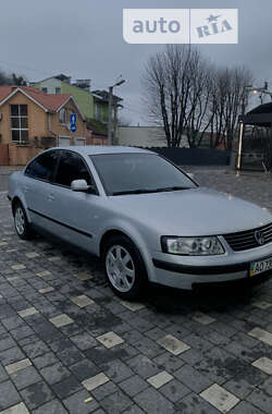 Седан Volkswagen Passat 2000 в Ужгороді