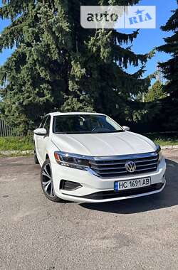 Седан Volkswagen Passat 2020 в Львове