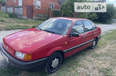 Седан Volkswagen Passat 1988 в Новій Водолагі