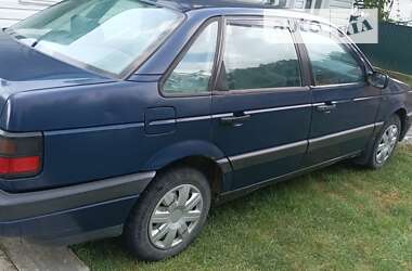 Седан Volkswagen Passat 1991 в Испасе