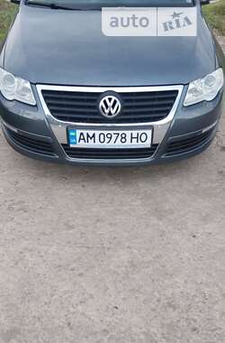 Універсал Volkswagen Passat 2010 в Житомирі