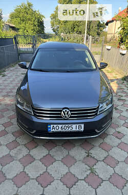 Седан Volkswagen Passat 2011 в Ужгороді