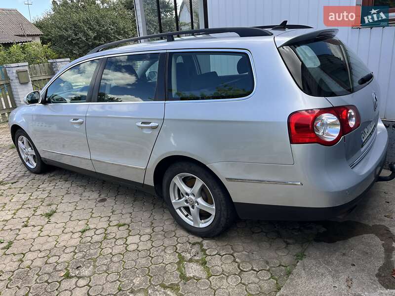 Універсал Volkswagen Passat 2010 в Острозі