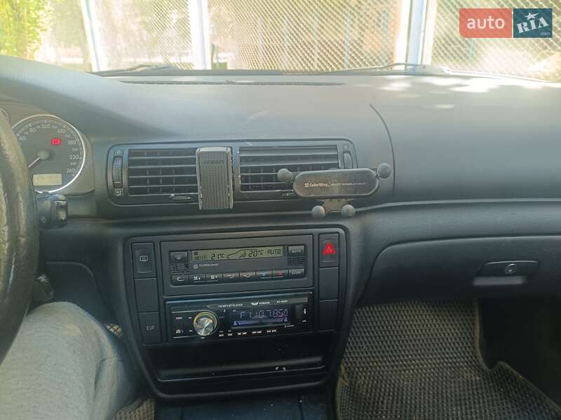 Седан Volkswagen Passat 2001 в Киеве