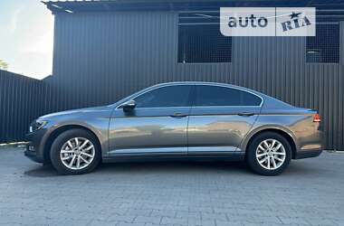 Седан Volkswagen Passat 2015 в Казатине