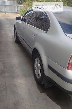 Седан Volkswagen Passat 2003 в Звягеле