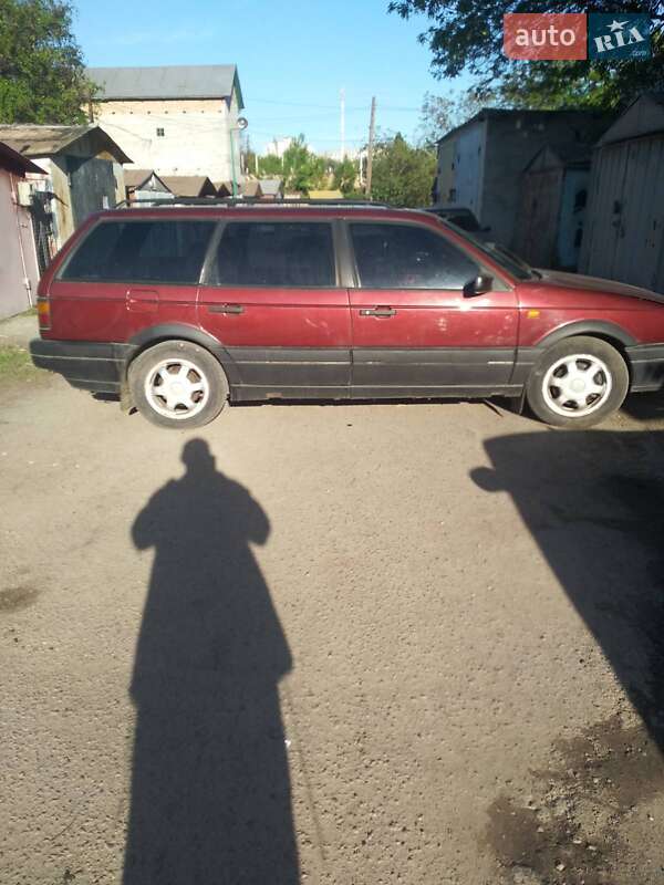 Універсал Volkswagen Passat 1993 в Києві