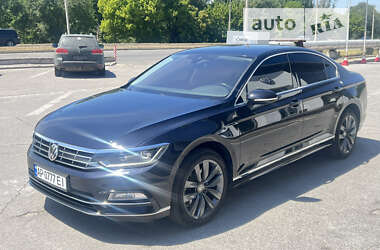 Седан Volkswagen Passat 2018 в Киеве