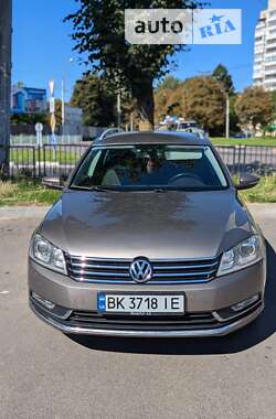 Универсал Volkswagen Passat 2011 в Ровно