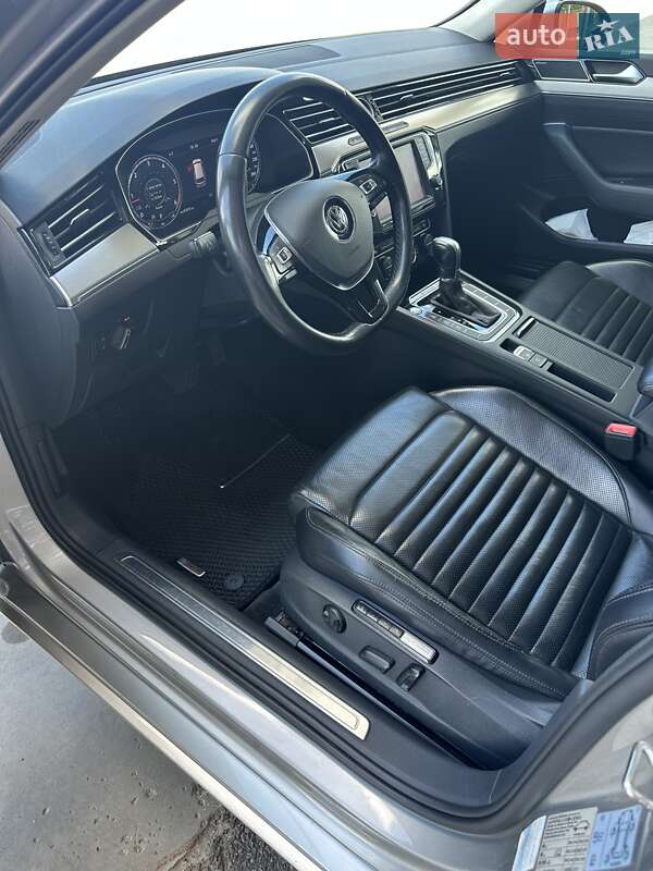 Універсал Volkswagen Passat 2015 в Києві