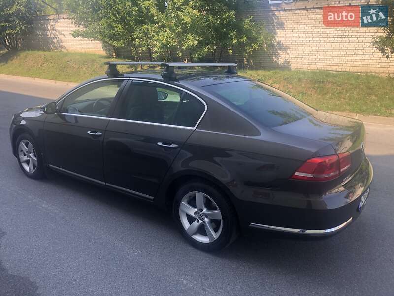 Седан Volkswagen Passat 2013 в Львові
