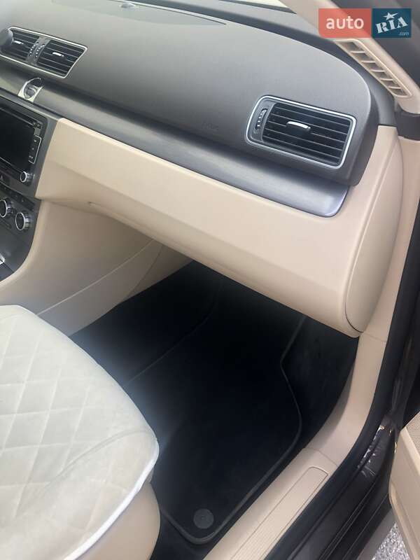 Седан Volkswagen Passat 2013 в Львові