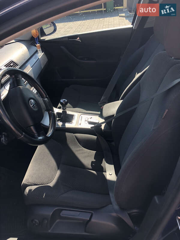 Седан Volkswagen Passat 2006 в Иршаве