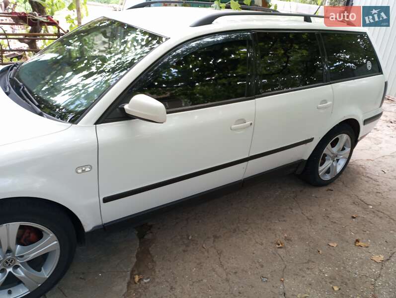 Универсал Volkswagen Passat 1999 в Сарате