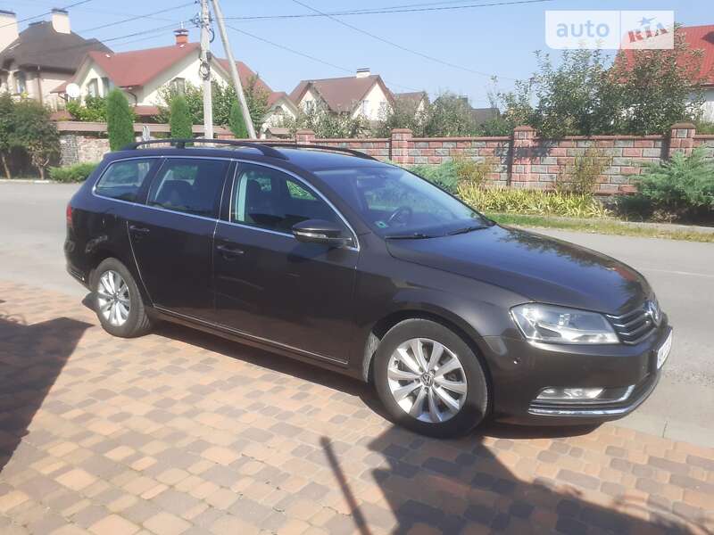 Універсал Volkswagen Passat 2013 в Житомирі