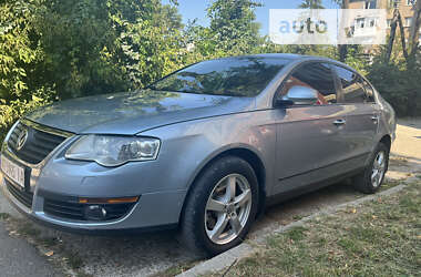 Седан Volkswagen Passat 2006 в Ивано-Франковске