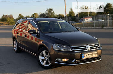 Універсал Volkswagen Passat 2012 в Харкові