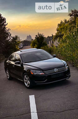 Седан Volkswagen Passat 2011 в Києві