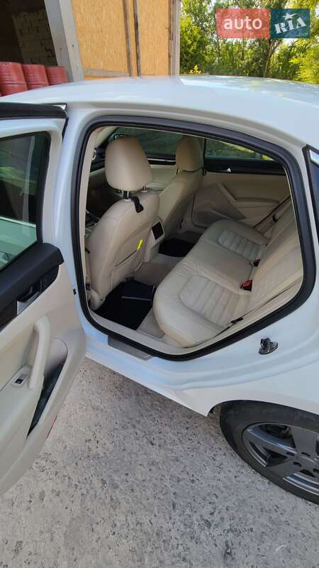 Седан Volkswagen Passat 2013 в Кривом Роге