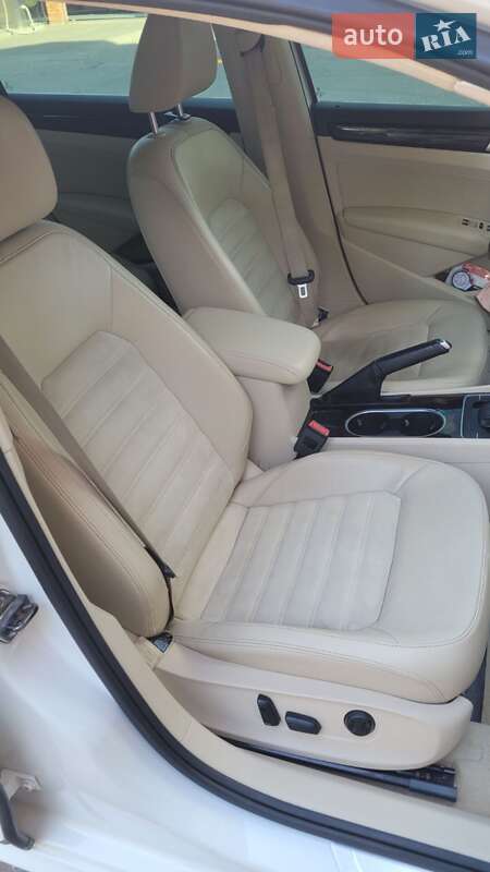 Седан Volkswagen Passat 2013 в Кривом Роге