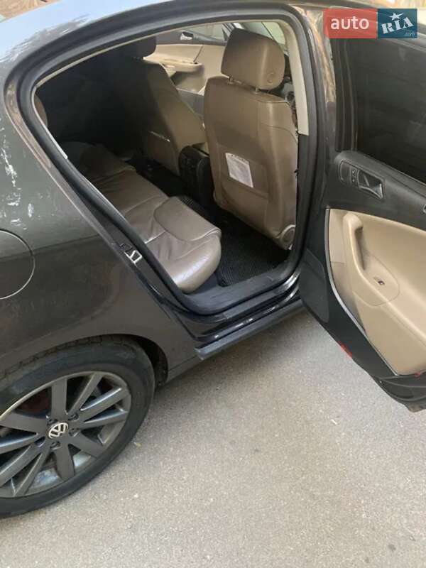 Седан Volkswagen Passat 2005 в Києві