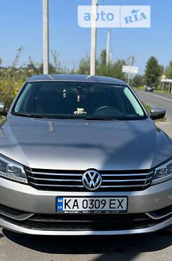 Седан Volkswagen Passat 2012 в Киеве