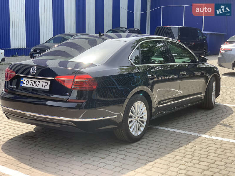 Седан Volkswagen Passat 2016 в Ужгороде