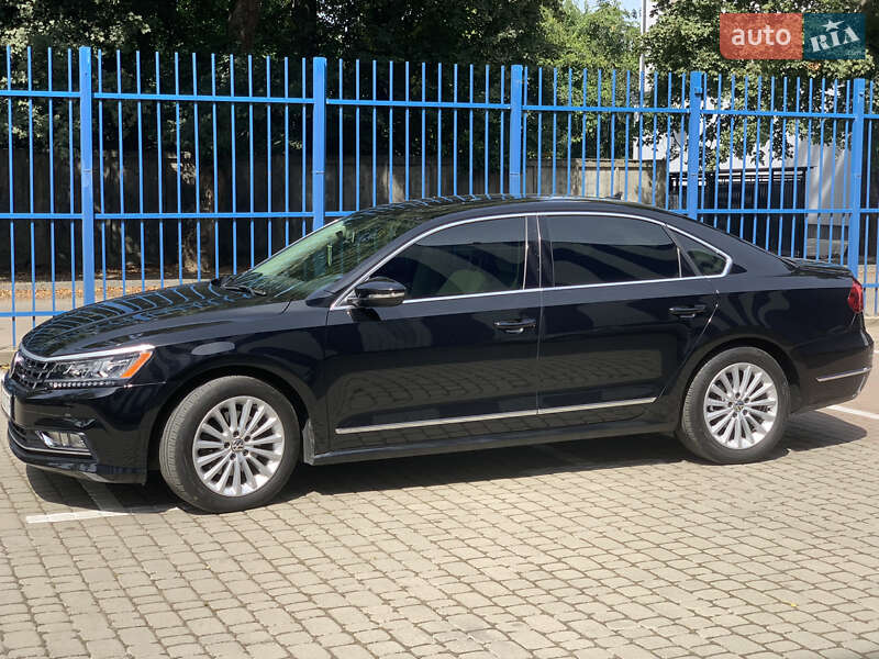 Седан Volkswagen Passat 2016 в Ужгороде