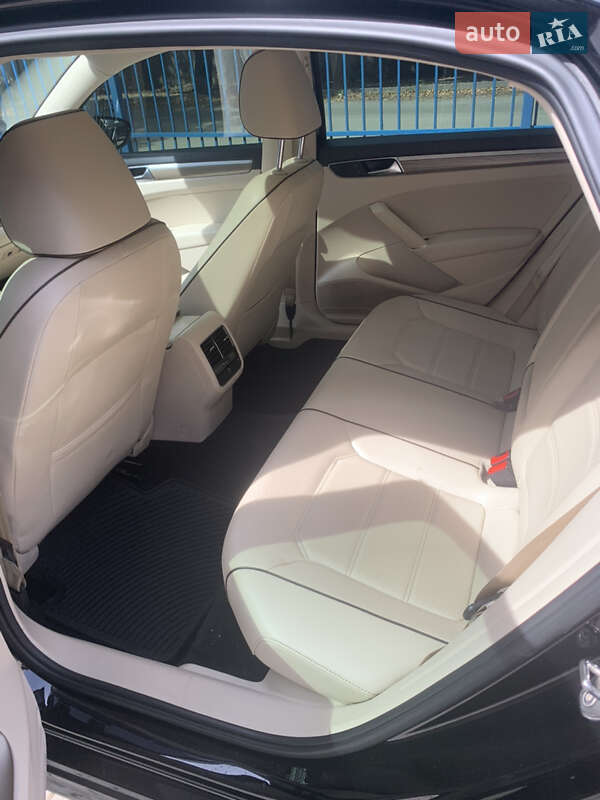 Седан Volkswagen Passat 2016 в Ужгороде