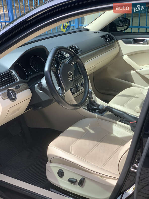Седан Volkswagen Passat 2016 в Ужгороде