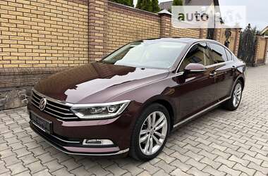 Седан Volkswagen Passat 2017 в Луцьку