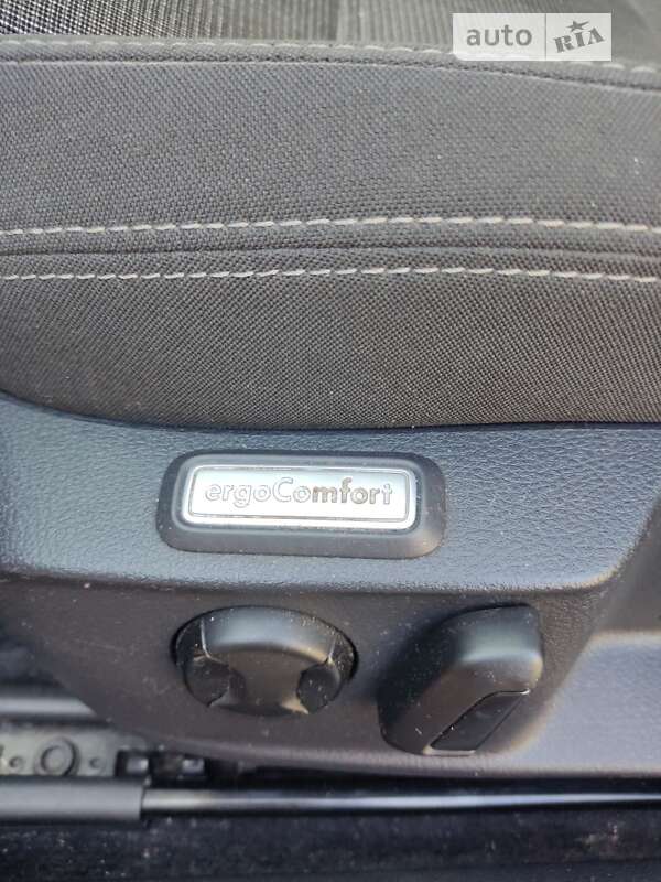 Универсал Volkswagen Passat 2015 в Ивано-Франковске