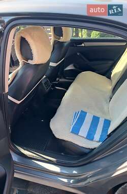 Седан Volkswagen Passat 2014 в Жашкове