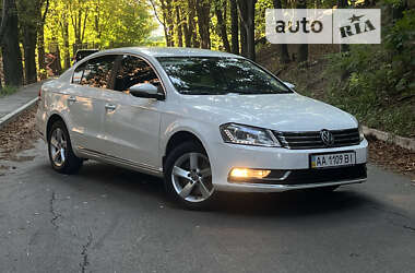 Седан Volkswagen Passat 2012 в Киеве